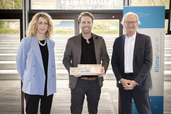 L’échevin de Leudelange, Raphaël Gindt, s’est vu remettre le premier certificat