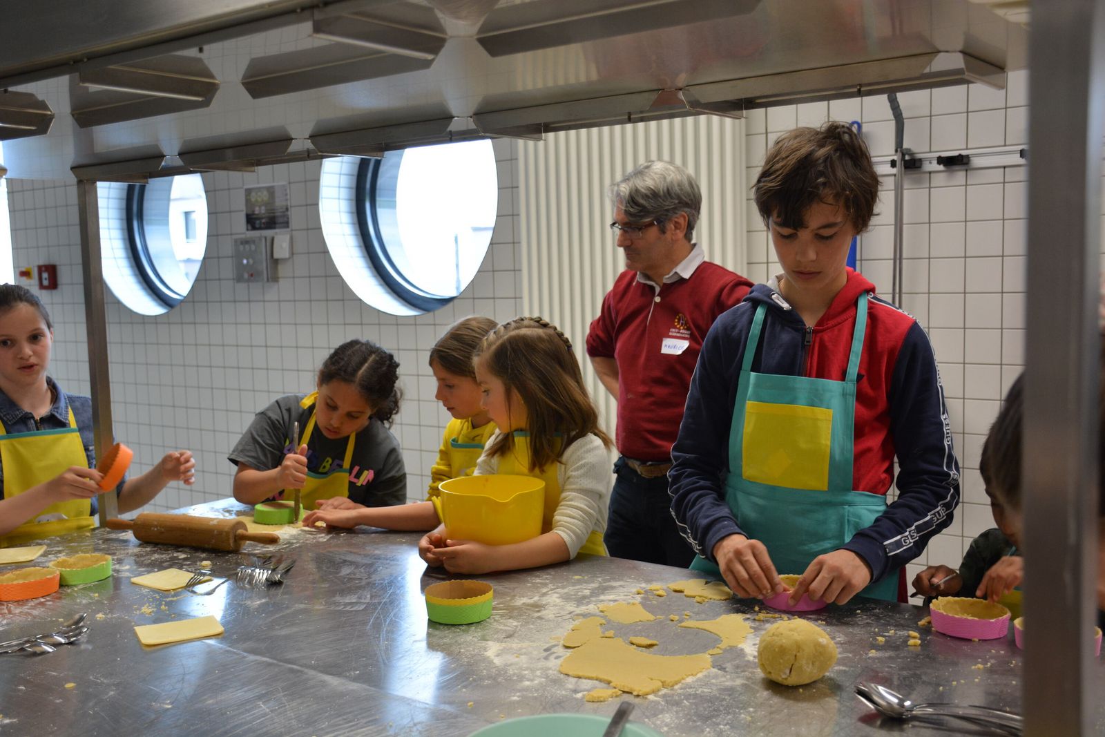 Carton plein pour les cours de pâtisserie